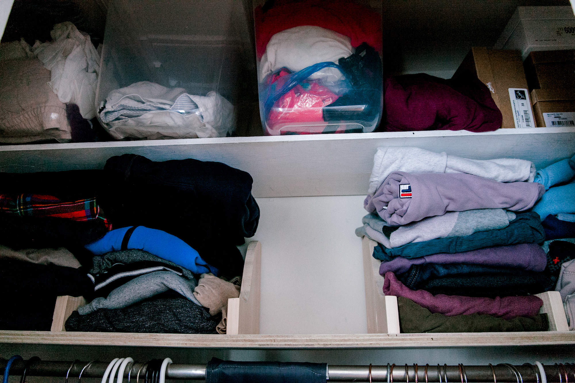 how to organize small closet